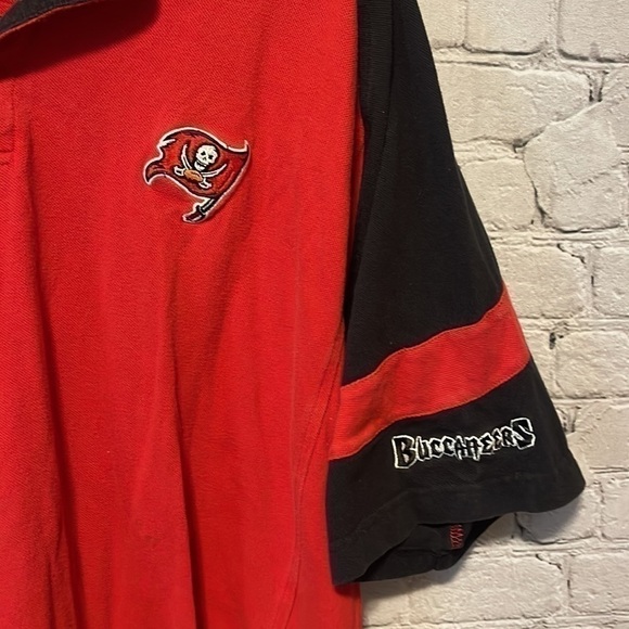 NFL Buccaneers Polo Size XL - Picture 2 of 6